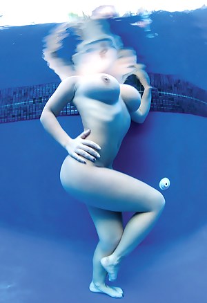 Big Tits Underwater Porn Pictures